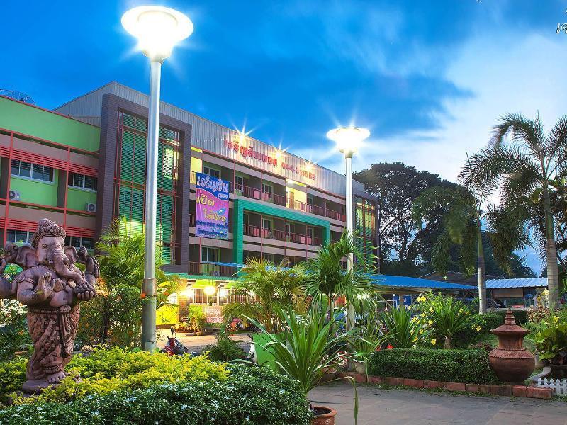 Jaroensin Place Buriram Ngoại thất bức ảnh