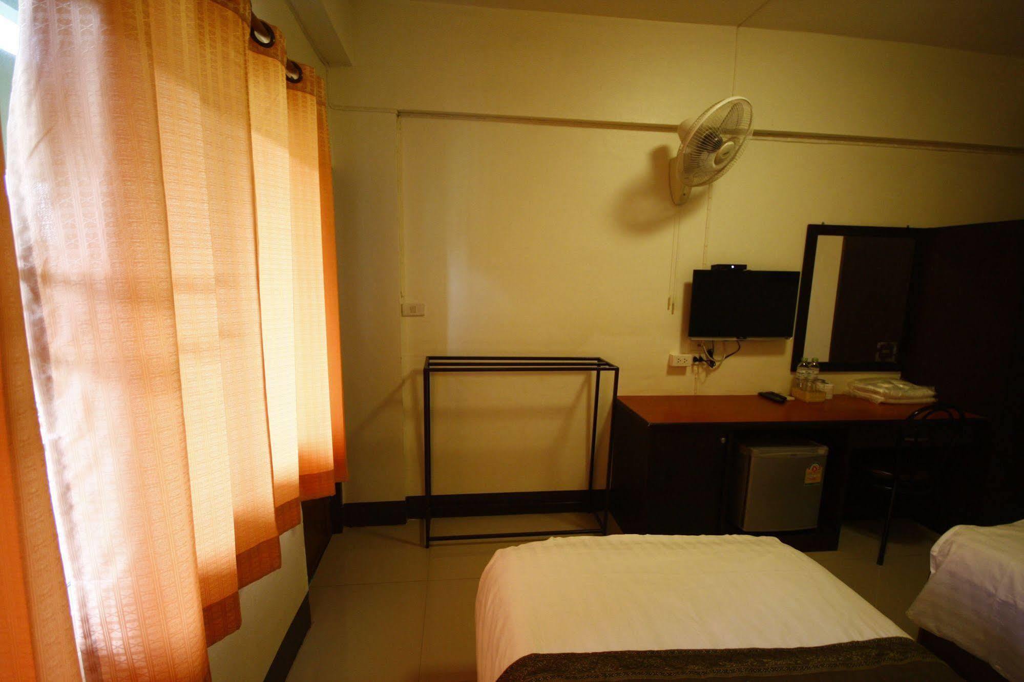 Jaroensin Place Buriram Ngoại thất bức ảnh