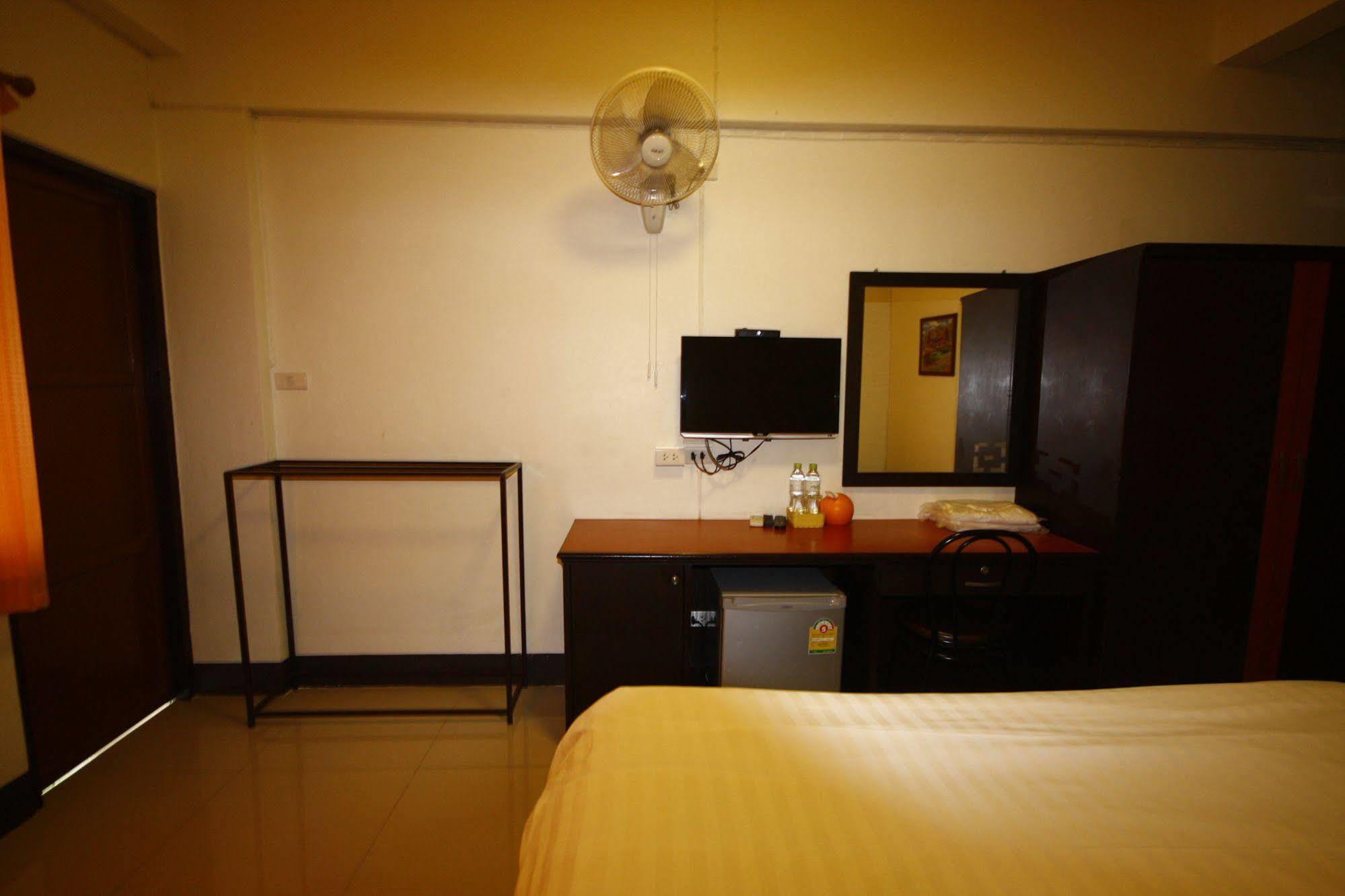 Jaroensin Place Buriram Ngoại thất bức ảnh