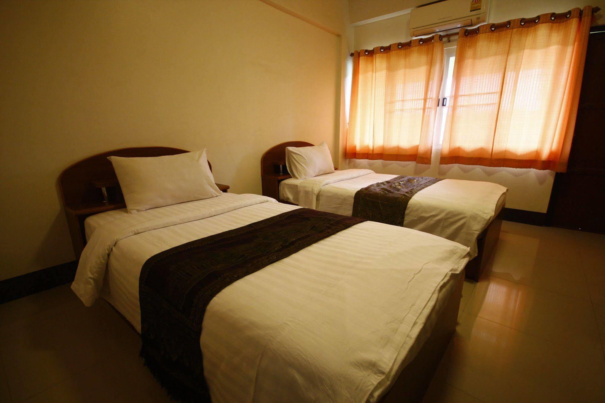 Jaroensin Place Buriram Ngoại thất bức ảnh