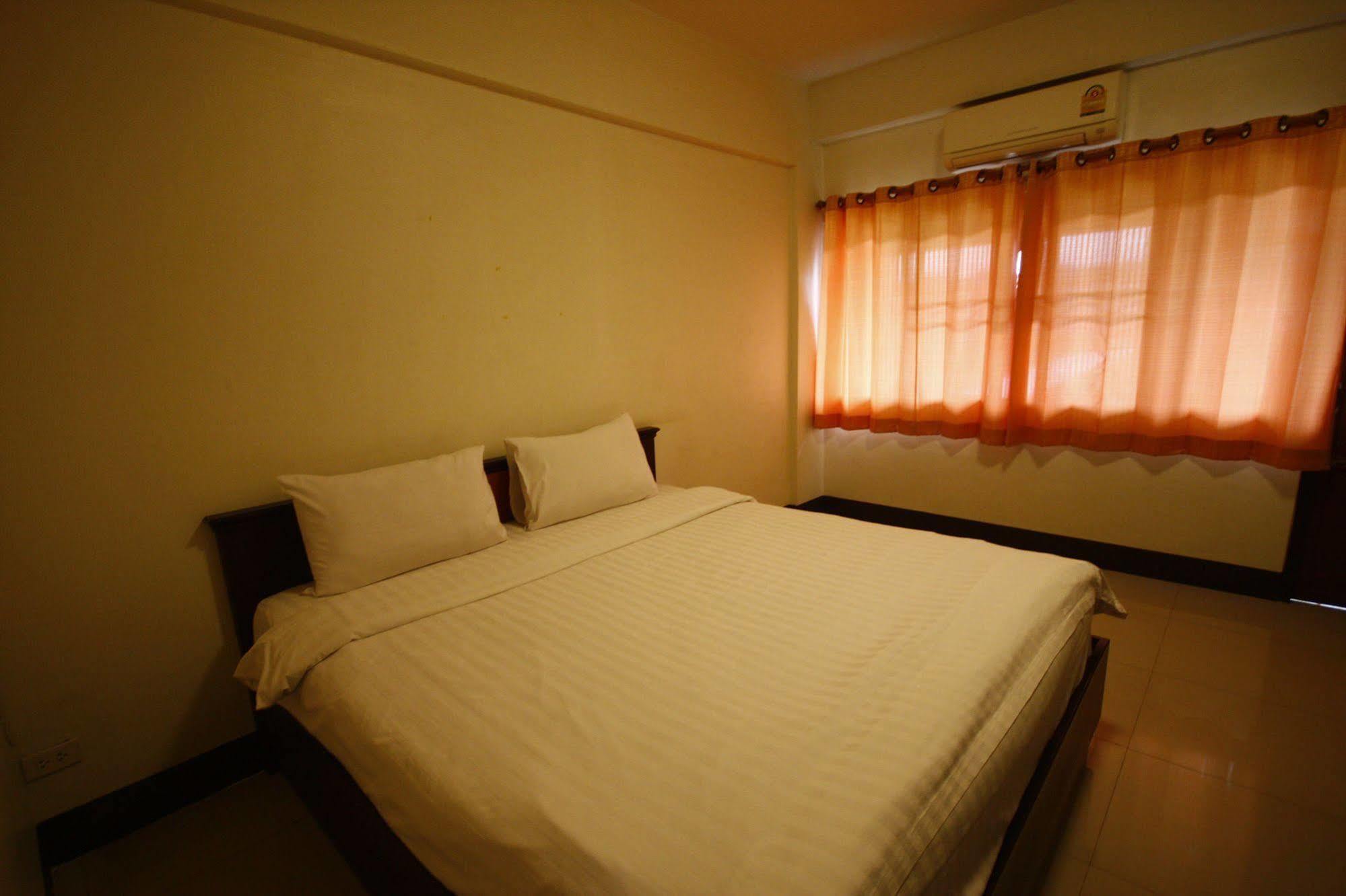 Jaroensin Place Buriram Ngoại thất bức ảnh
