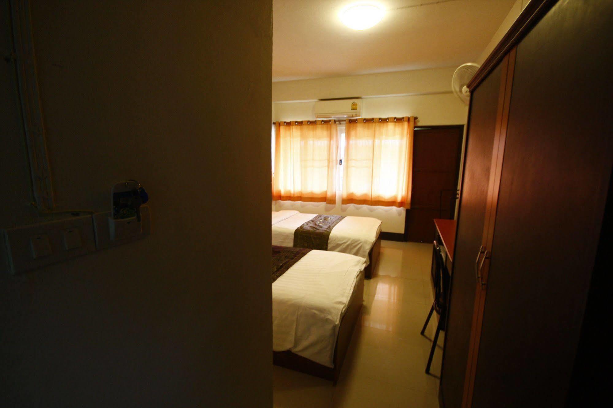 Jaroensin Place Buriram Ngoại thất bức ảnh