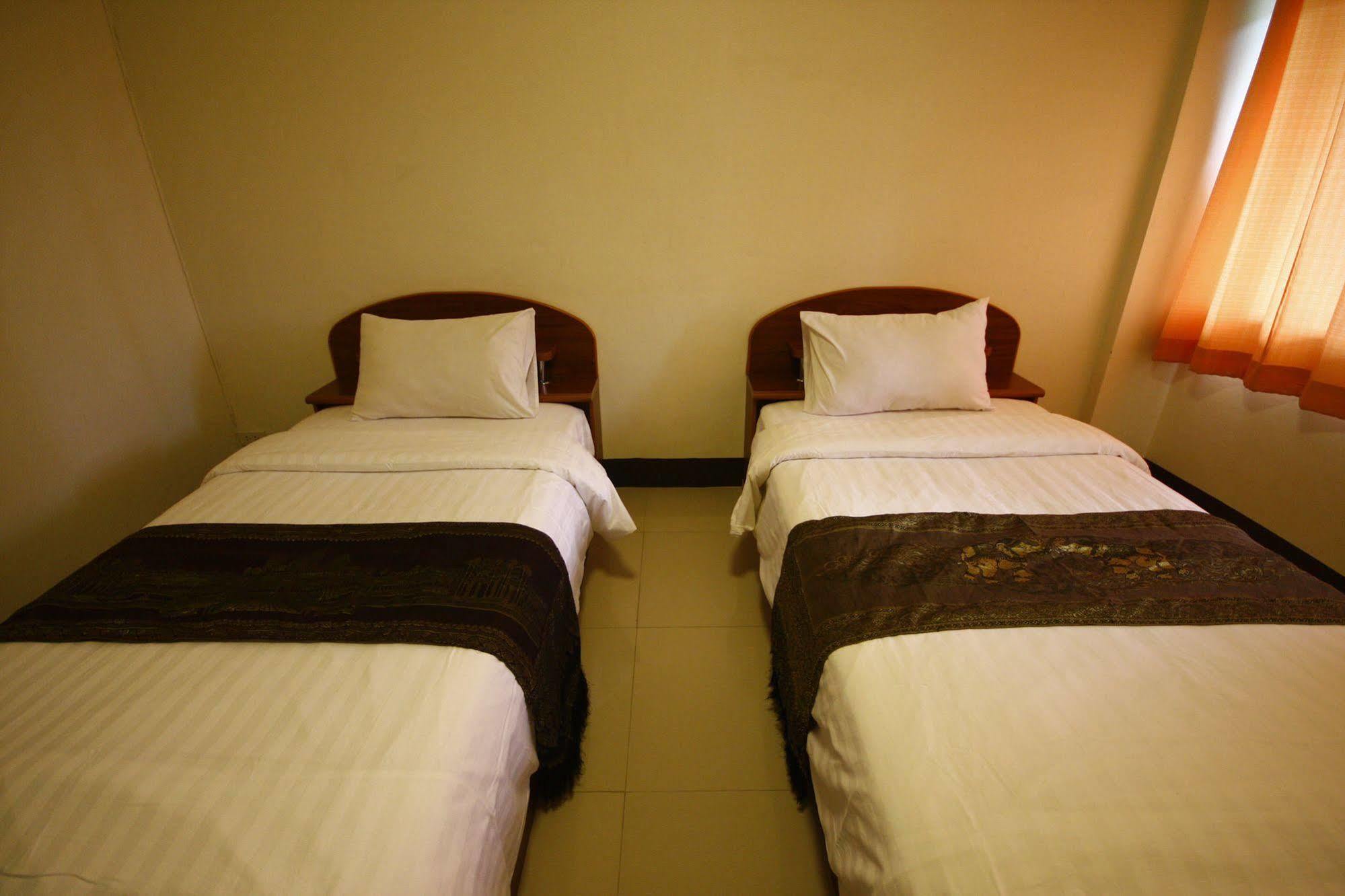 Jaroensin Place Buriram Ngoại thất bức ảnh