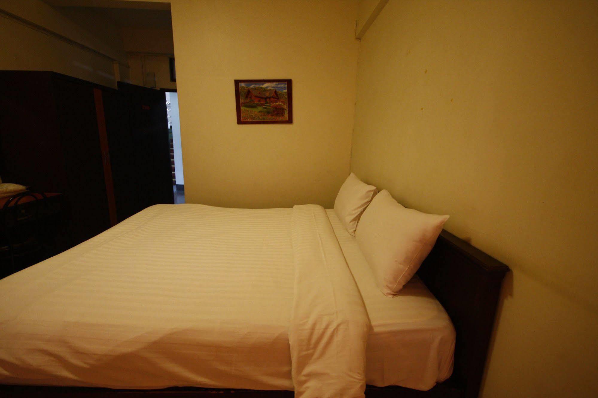 Jaroensin Place Buriram Ngoại thất bức ảnh