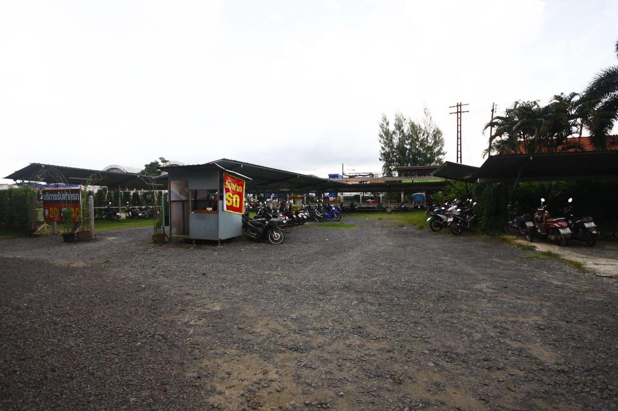 Jaroensin Place Buriram Ngoại thất bức ảnh